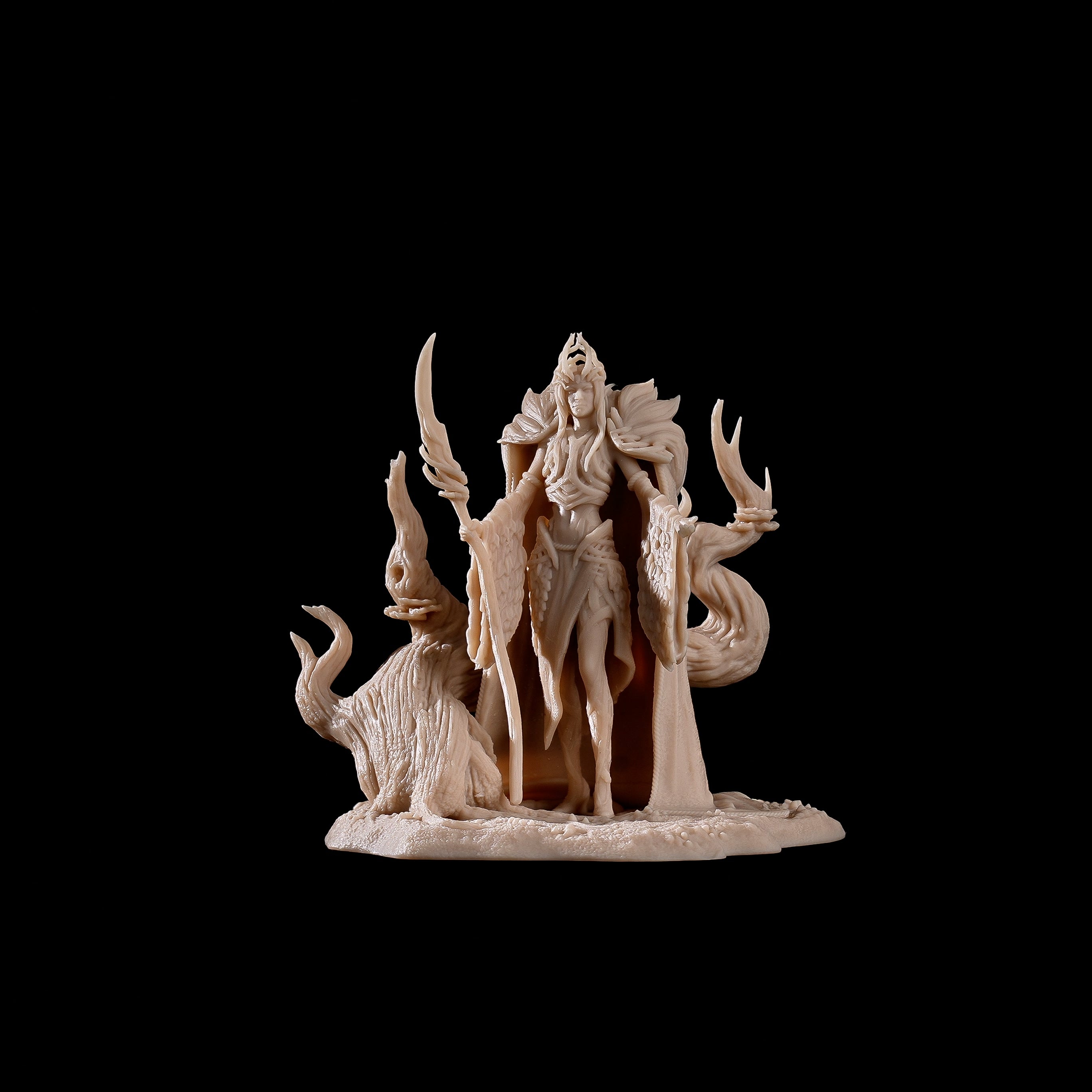 Queen Galadren Marchwarden of Thornsunder unpainted 32mm miniature, highly detailed grey resin figure for custom painting.